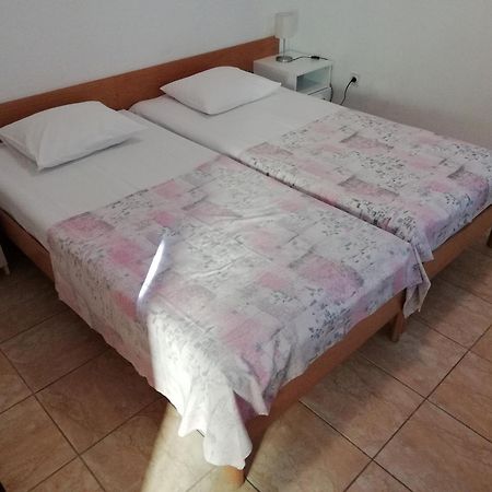 Apartments Mia Starigrad Paklenica Εξωτερικό φωτογραφία